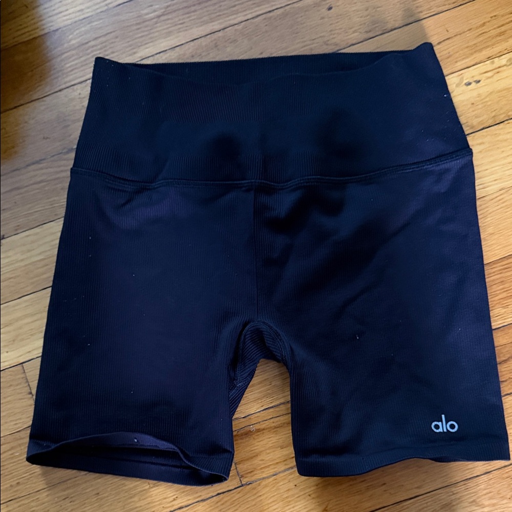 ALO Yoga biker shorts ribbed high rise
